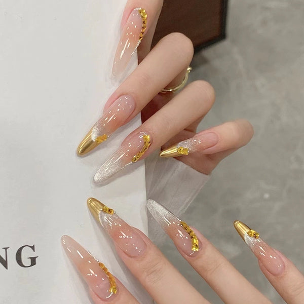 Explosive super long manicure
